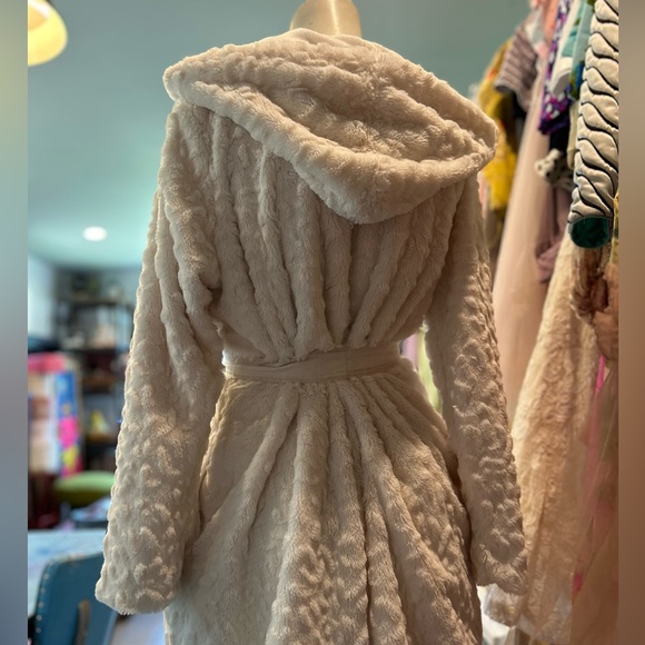 SOFT Blanket Robe - Picture 10 of 13